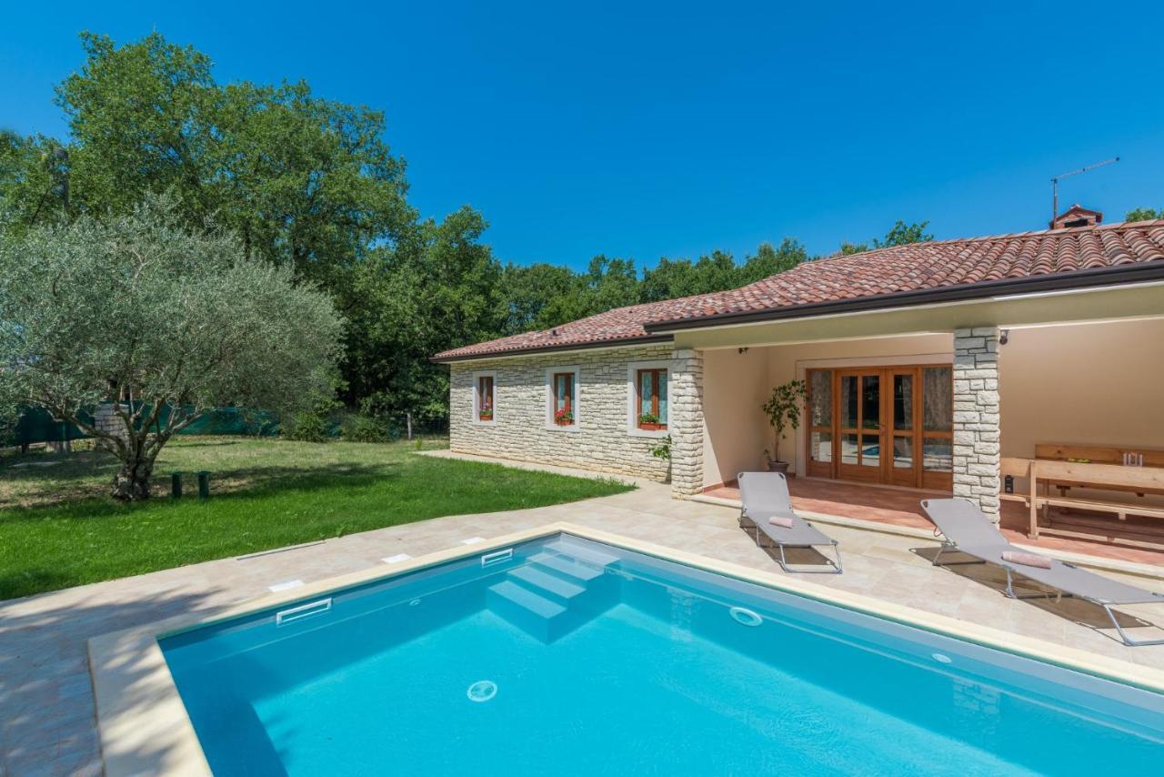 Villa Mirabella Umag Buitenkant foto