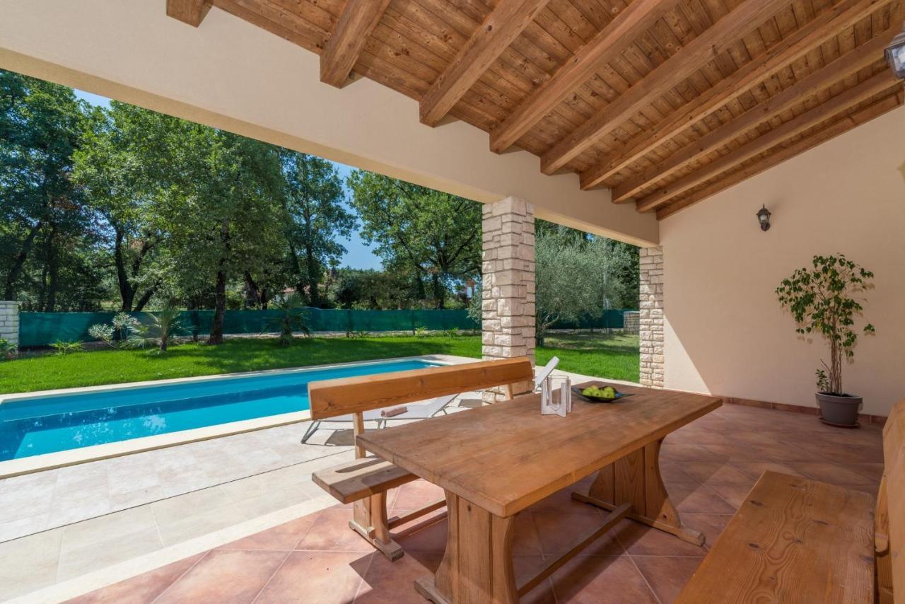 Villa Mirabella Umag Buitenkant foto