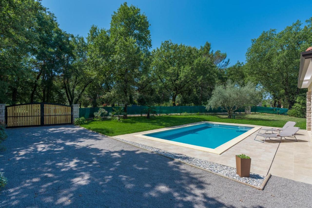 Villa Mirabella Umag Buitenkant foto