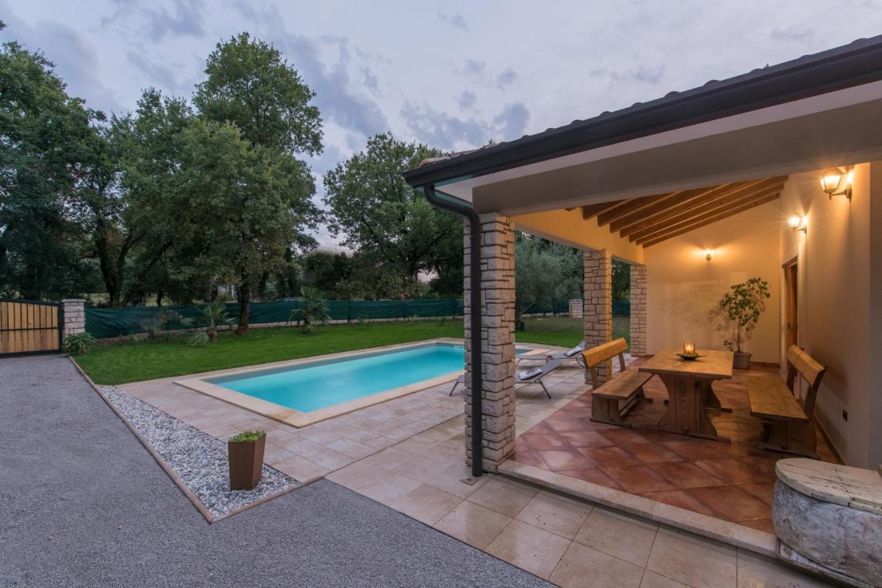 Villa Mirabella Umag Buitenkant foto
