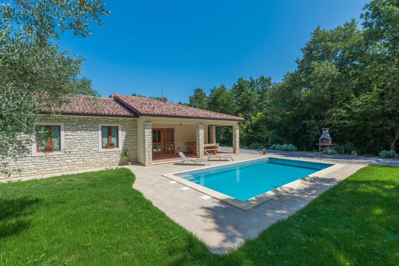 Villa Mirabella Umag Buitenkant foto